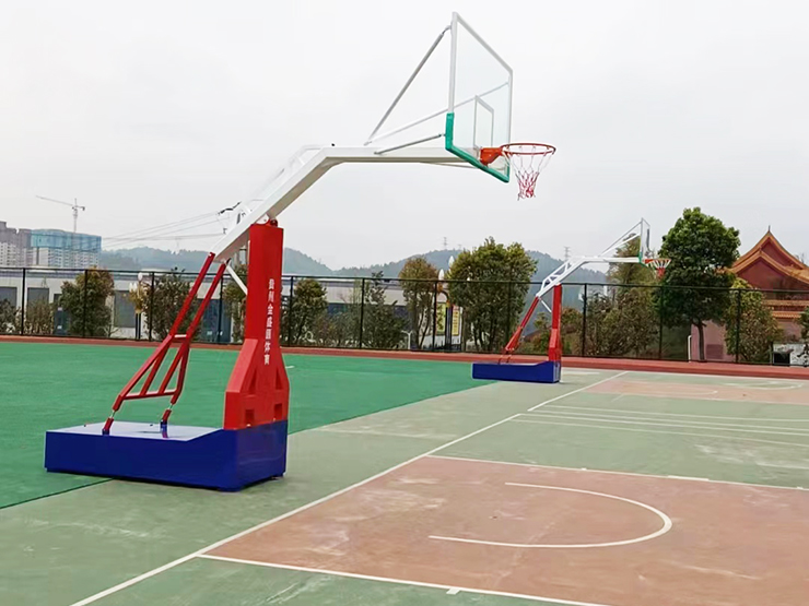 操场篮球架