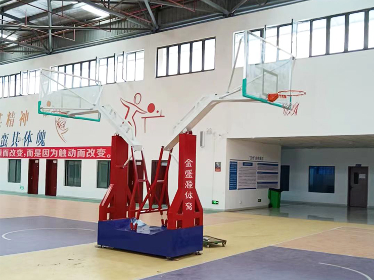 高档三色篮球架安装案例