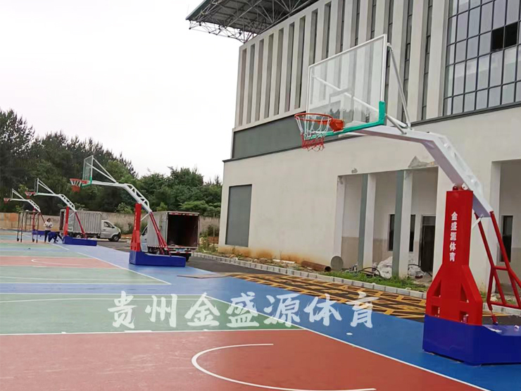 高档三色篮球架安装案例