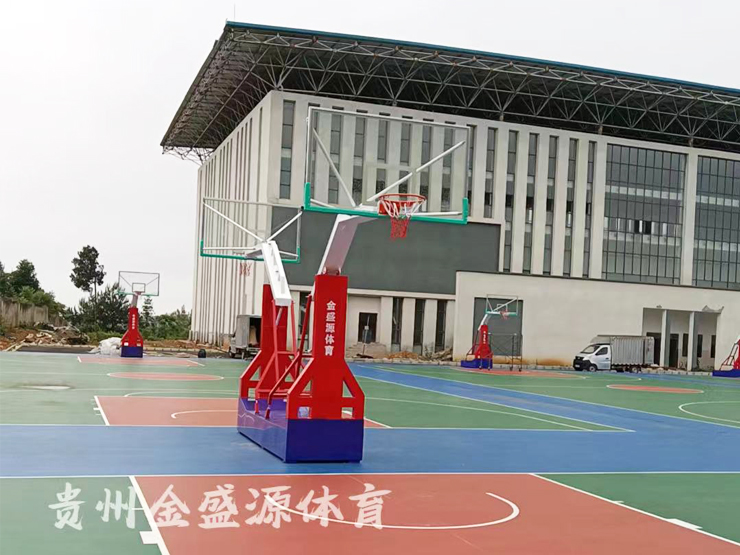 高档三色篮球架安装案例