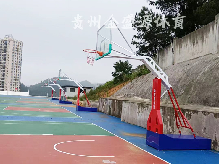 高档三色篮球架安装案例